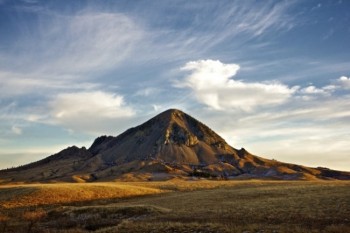 Bear Butte is sacred to the Lakota and Cheyenne.