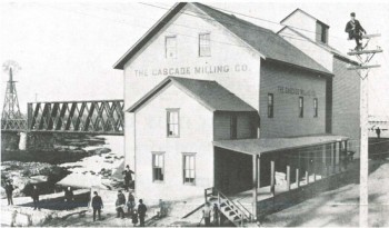 One casualty of the flood of 1881 was a structure that housed the Cascade Milling Company, located on the banks of the Big Sioux.