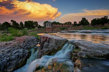 Sunset above the upper falls of the Big Sioux in downtown Sioux Falls.