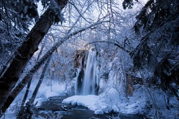 Spearfish Falls adorned in winter stylings.