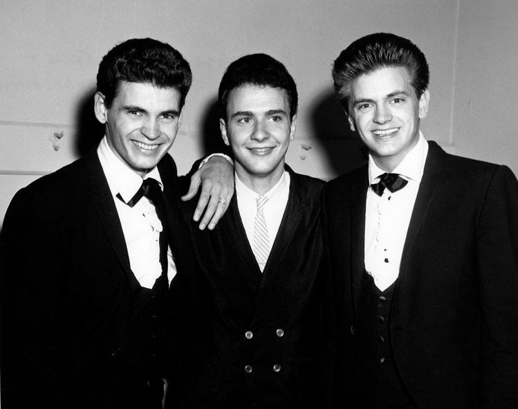See more brothers. Everly brothers. The Everly brothers - Wings 1962. Американский дуэт парней. Американский дуэт двух братьев поют.