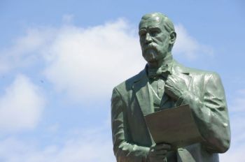 Richard Pettigrew helped found Sioux Falls and served as South Dakota’s first full-term U.S. Senator. After falling out of favor with state leaders for years, he is immortalized in a new bronze statue at the corner of Fifth and Phillips in downtown Sioux Falls. Click to enlarge photos.