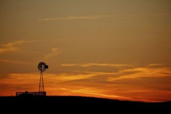 An iconic West River sunset courtesy of the Grand River National Grasslands.