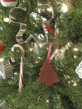 Cinnamon applesauce ornaments are a fragrant, crafty addition to the Christmas tree. Photos by Fran Hill. Click to enlarge photos.