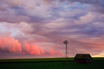 Just a few minutes later the color of the sky had changed dramatically and beautifully.