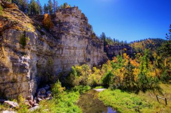 Cliffs and color in Vanocker Canyon.