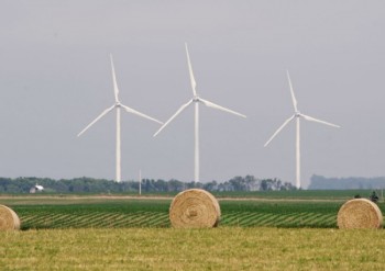 Wind turbines near Elkton. Photo by Bernie Hunhoff.