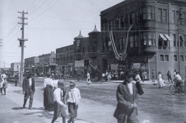 Bustling downtown Yankton, circa 1903. The Fantles department store is on the right. Photo courtesy of the Yankton County Historical Society.