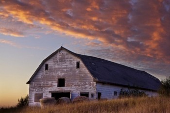 A September sunset near an old barn in Sioux Falls.