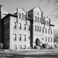 The Union County Courthouse in Elk Point was packed during the trial of Nile Cochran, an Iowa farmer accused of killing trucker R. D. Markell. Library of Congress photo.