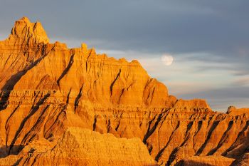 Moonrise with the last of the day’s light in color.