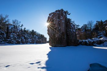 Sunburst and snow at Palisades State Park.